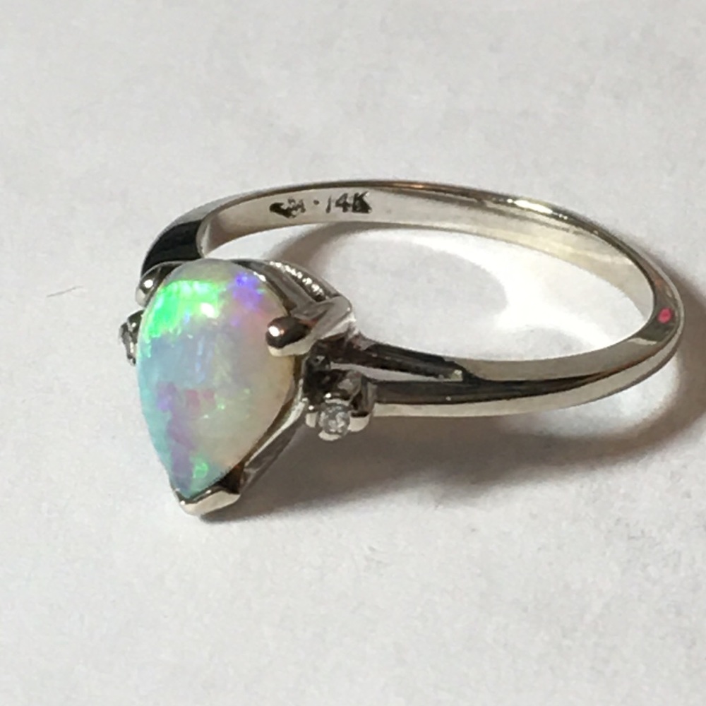 GENUINE OPAL AND DIAMOND 14Kt GOLD
